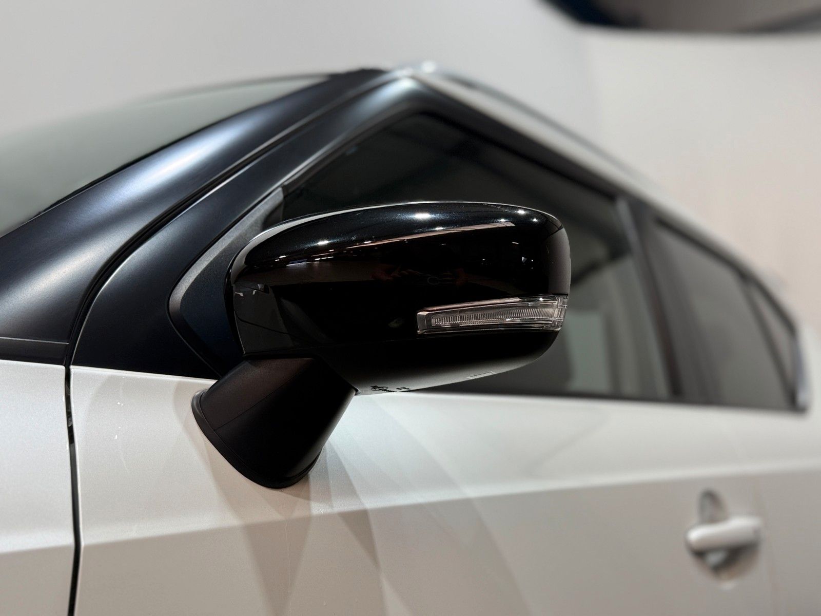 Fahrzeugabbildung Suzuki Ignis Comfort + / NAVI / CAR PLAY / SITZHEIZUNG