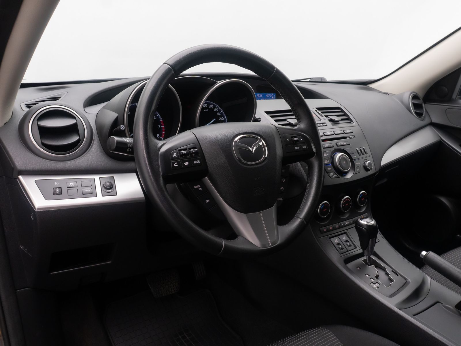 Fahrzeugabbildung Mazda 3 2.0 Edition HiFi GeschwindigReg PDC Totwinkel