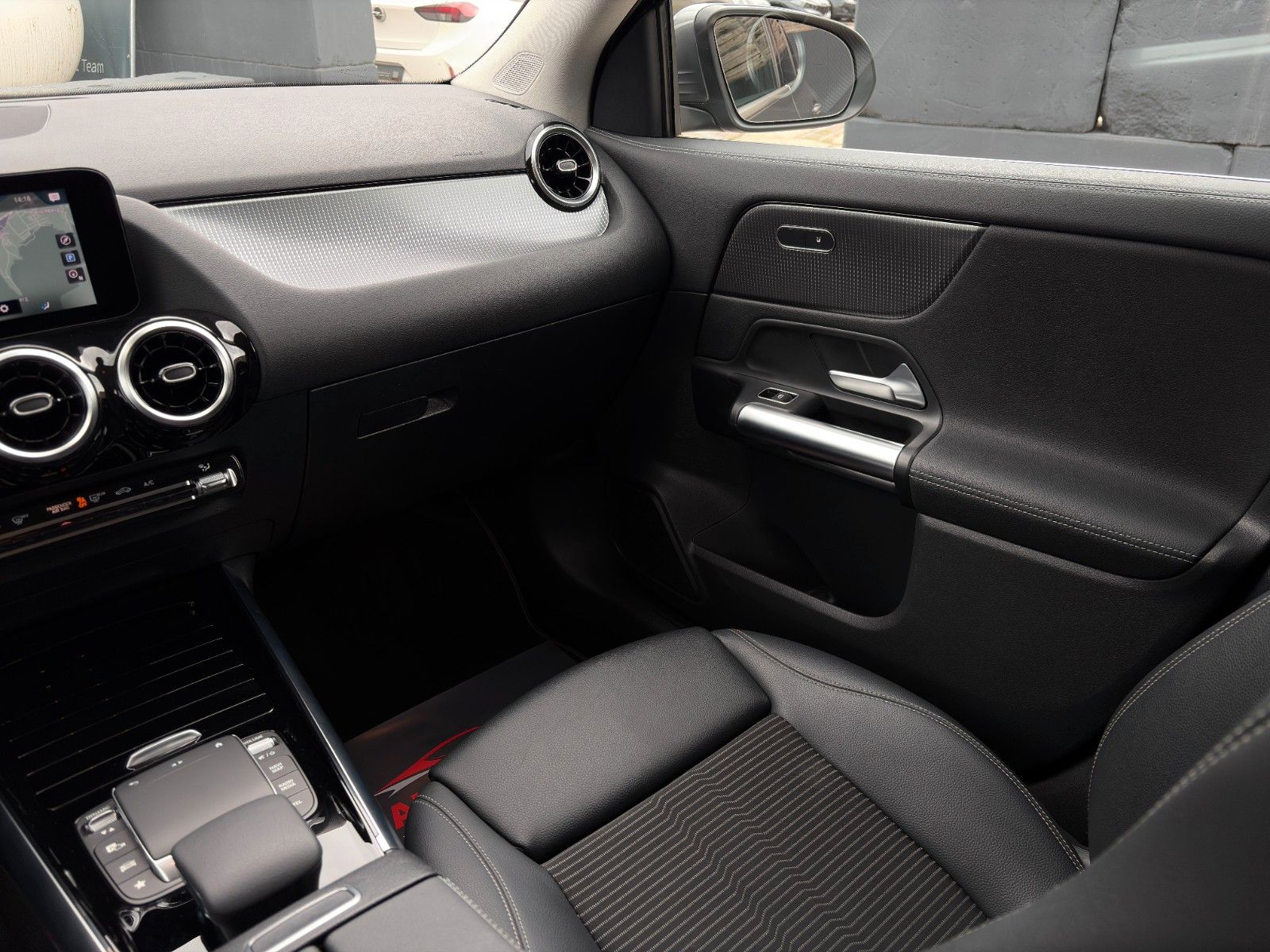 Fahrzeugabbildung Mercedes-Benz GLA 200 7G-DCT Progressive CarPlay Temp CAM AHK