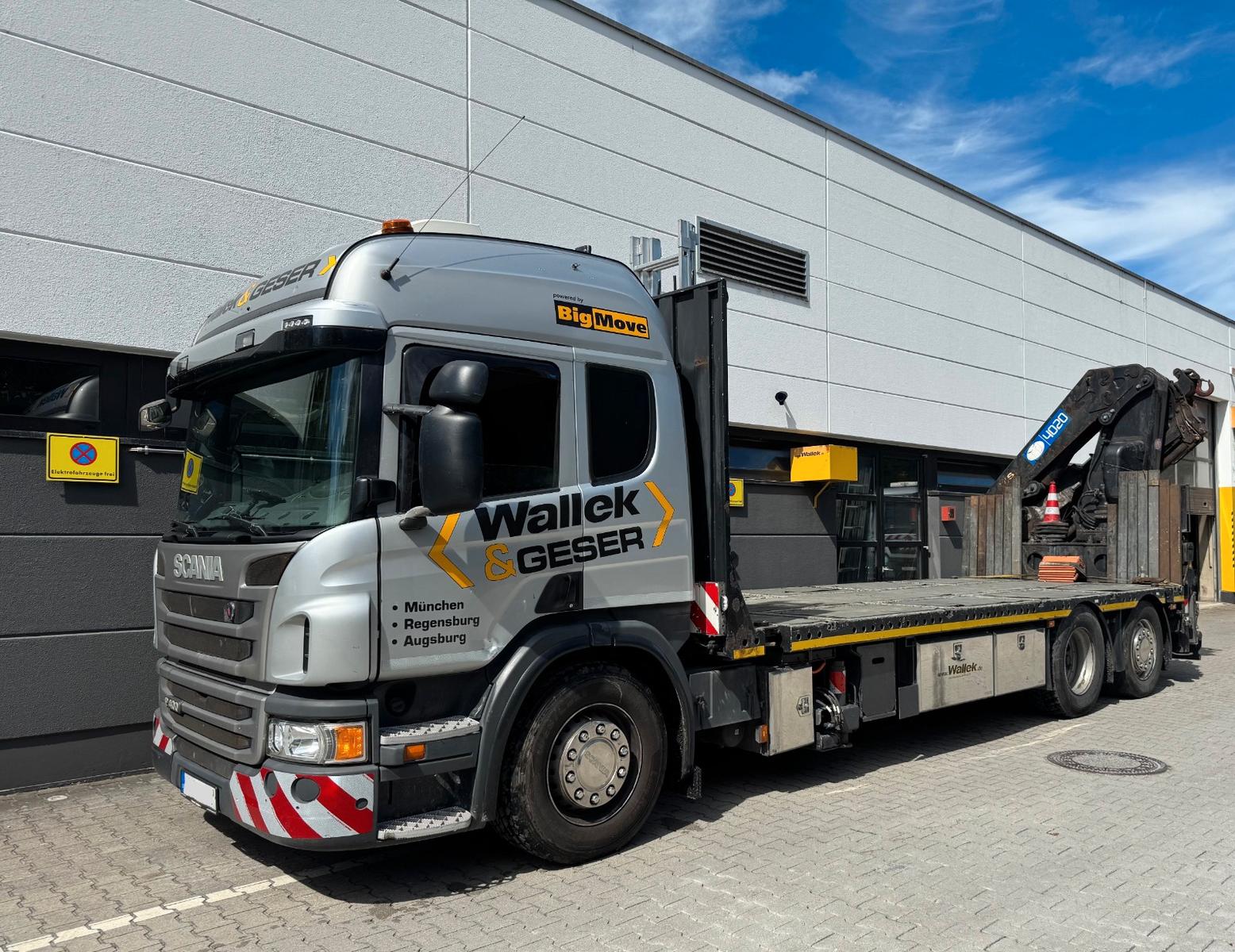 Scania P400 N331 6x2 mit HMF Ladekran