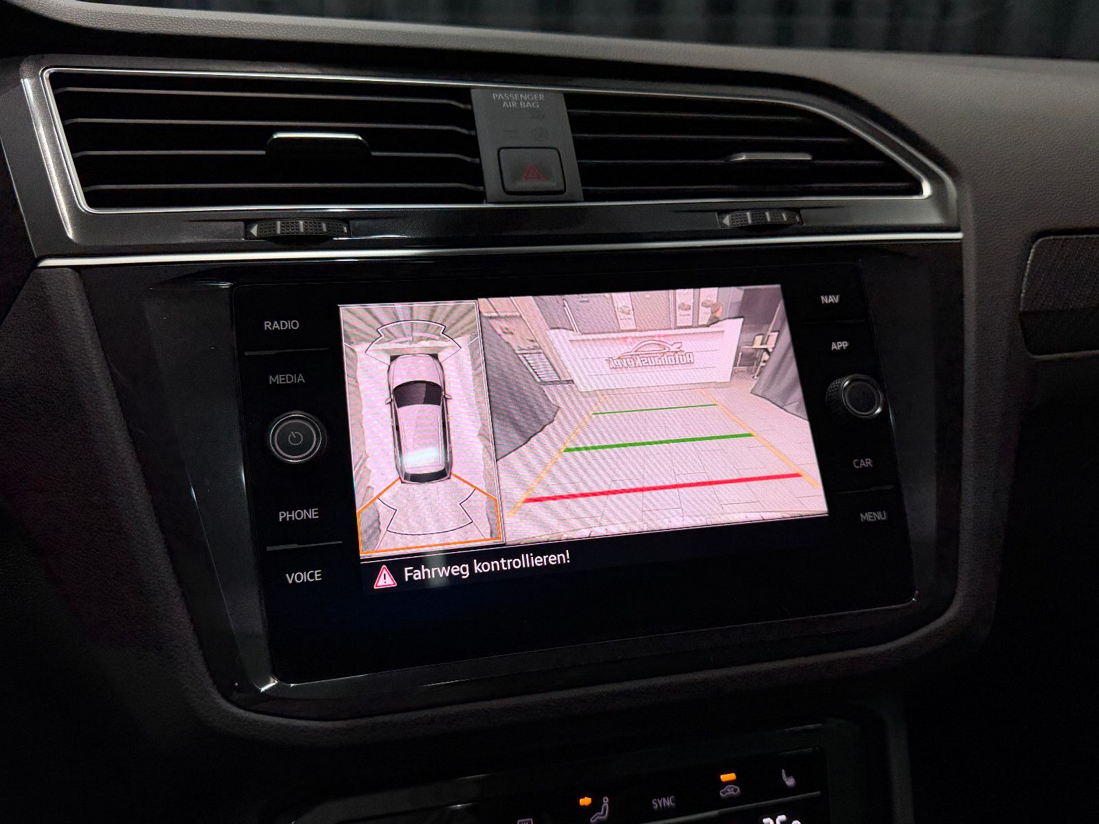 Fahrzeugabbildung Volkswagen Tiguan R-Line 4Motion|PANORAMA|360°-KAMERA|ACC