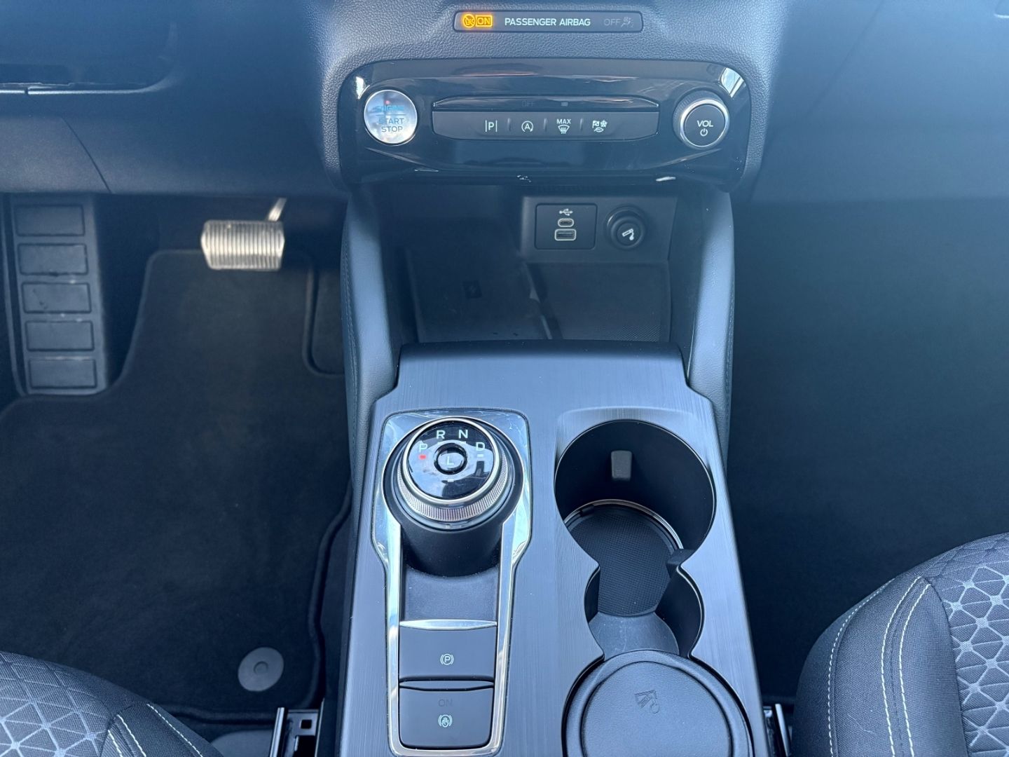 Fahrzeugabbildung Ford Kuga Titanium 1.5 VerkehrszeichenER Tempomat LED