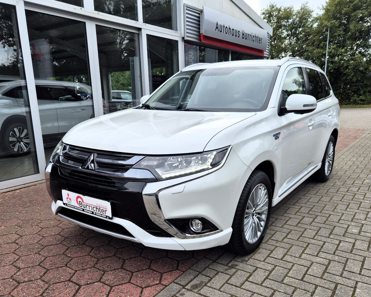 MITSUBISHI Plug-in Hybrid Outlander
