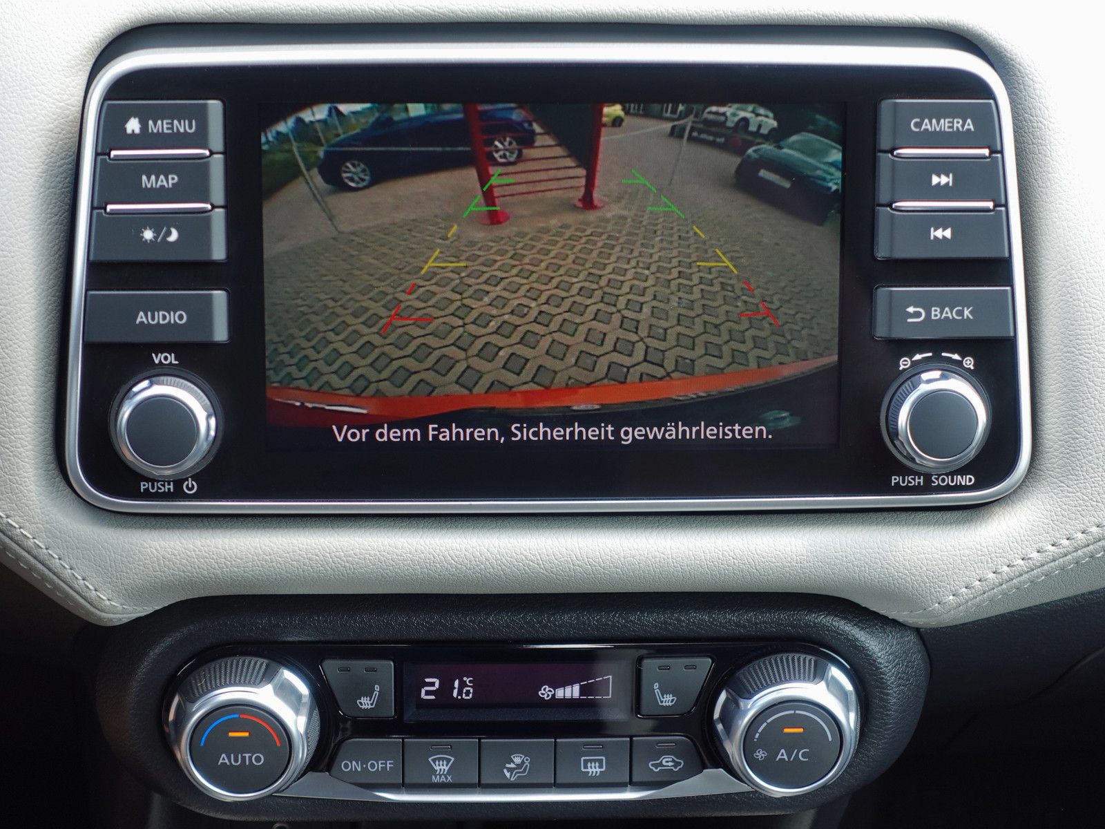 Fahrzeugabbildung Nissan Micra X-Tronic N-Design Navi BOSE DAB+ Kamera