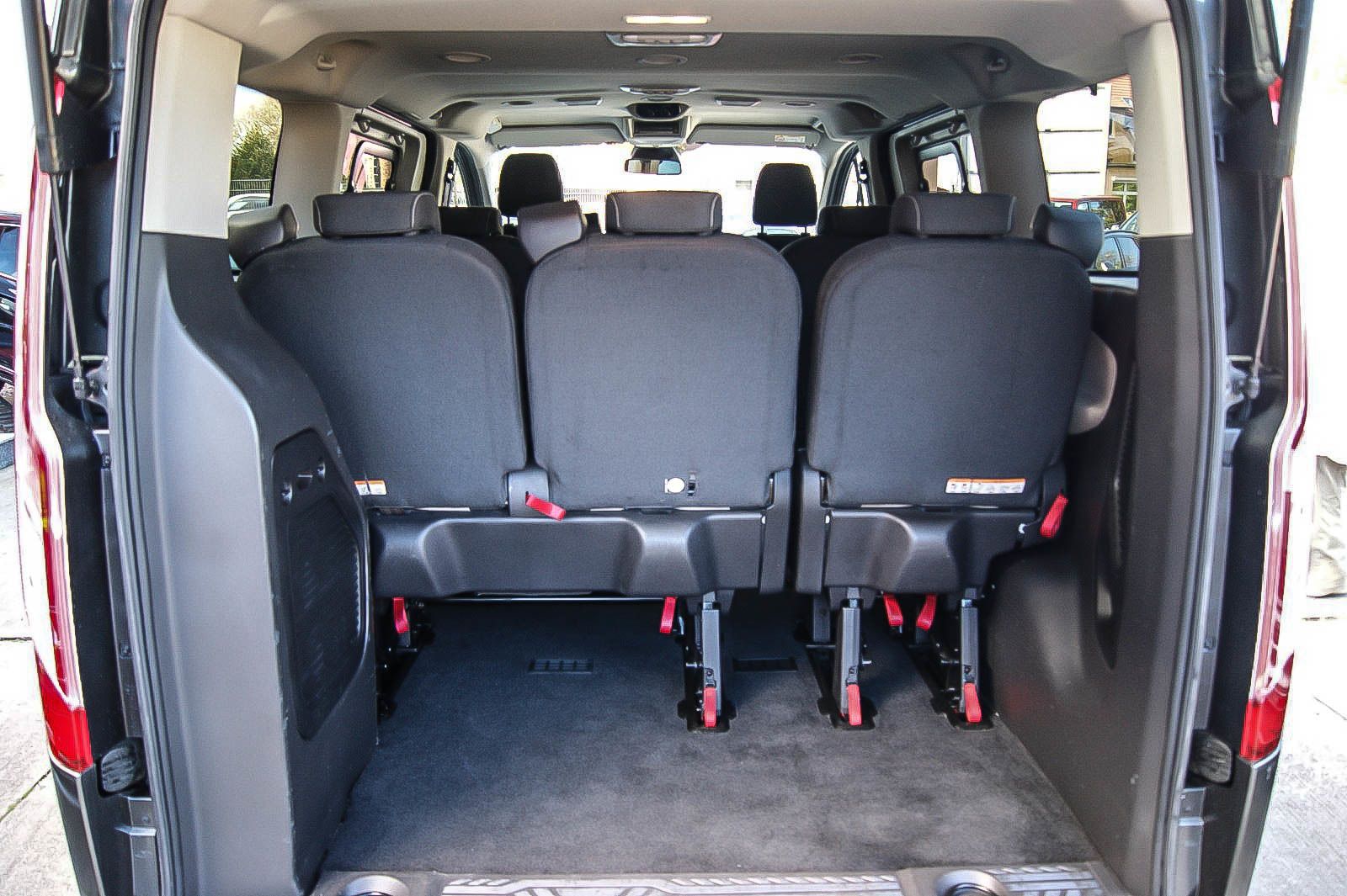 Fahrzeugabbildung Ford Tourneo Custom 2.0TDCi Auto 8-SITZE NAVI 1.HAND