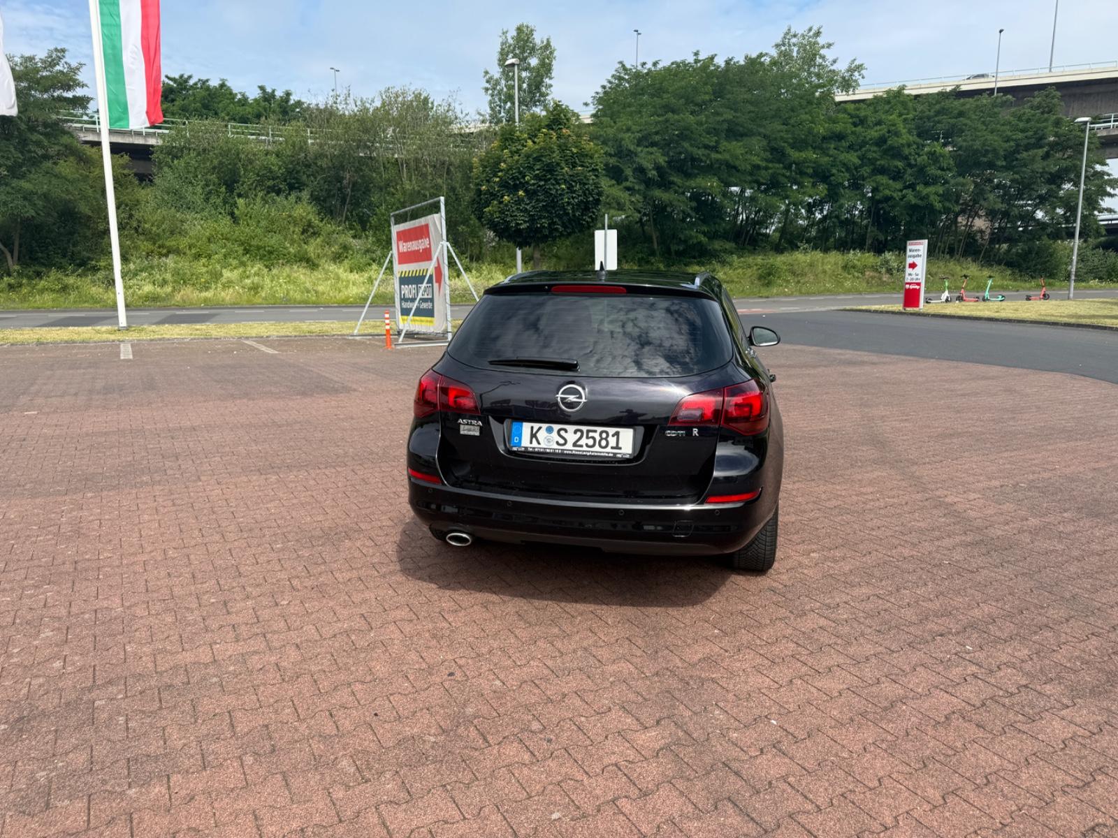 Opel Astra 2010 — photo 6