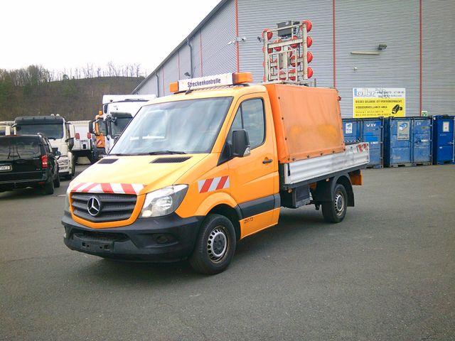 Sprinter Pritsche 316 CDI mit Warntafel