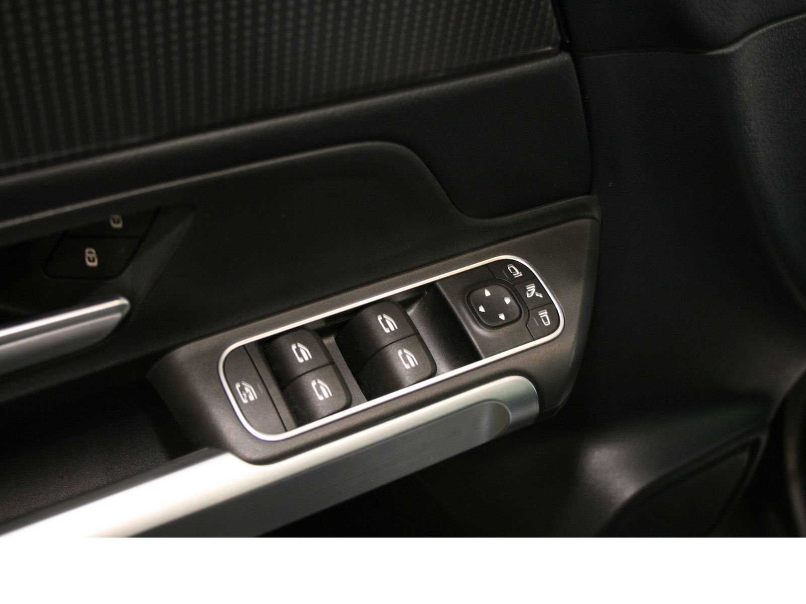 Fahrzeugabbildung Mercedes-Benz GLB 200 Progres. *Distronic*LED*360° Kamera*MBUX