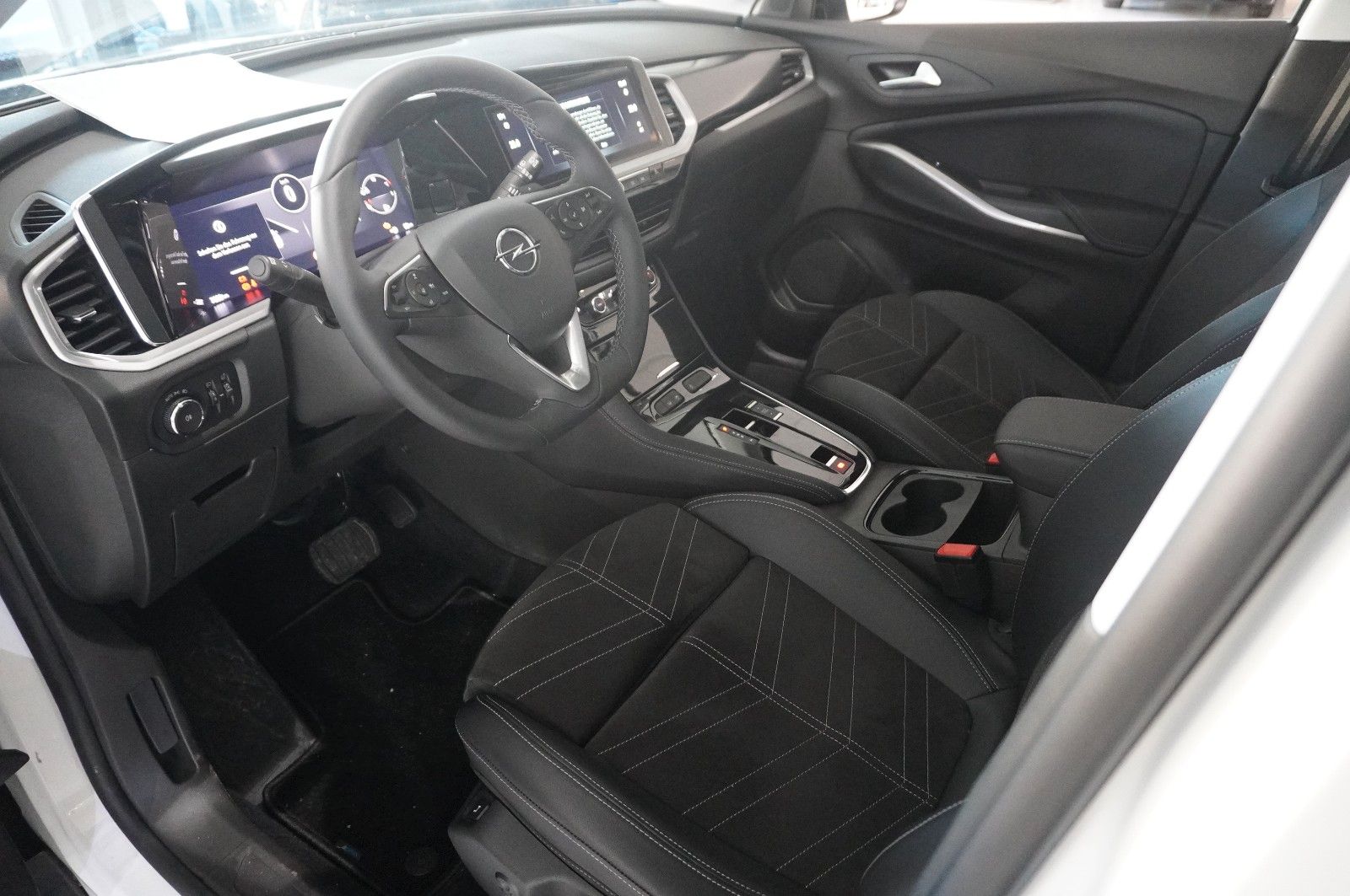 Fahrzeugabbildung Opel Grandland (X) 1.2T GS SPORT NAVI/LED/KAMERA/VIRT