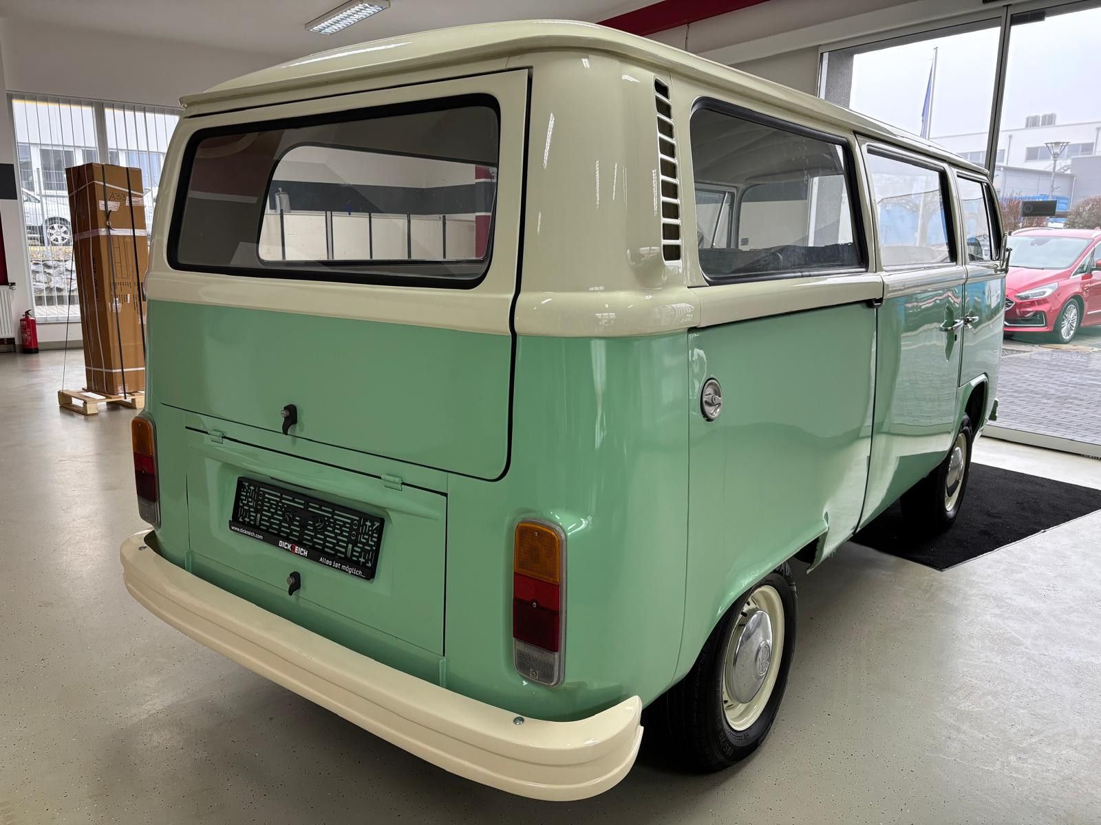 Fahrzeugabbildung Volkswagen T2 Fensterbus 9 Sitzer H-Zulassung frame off