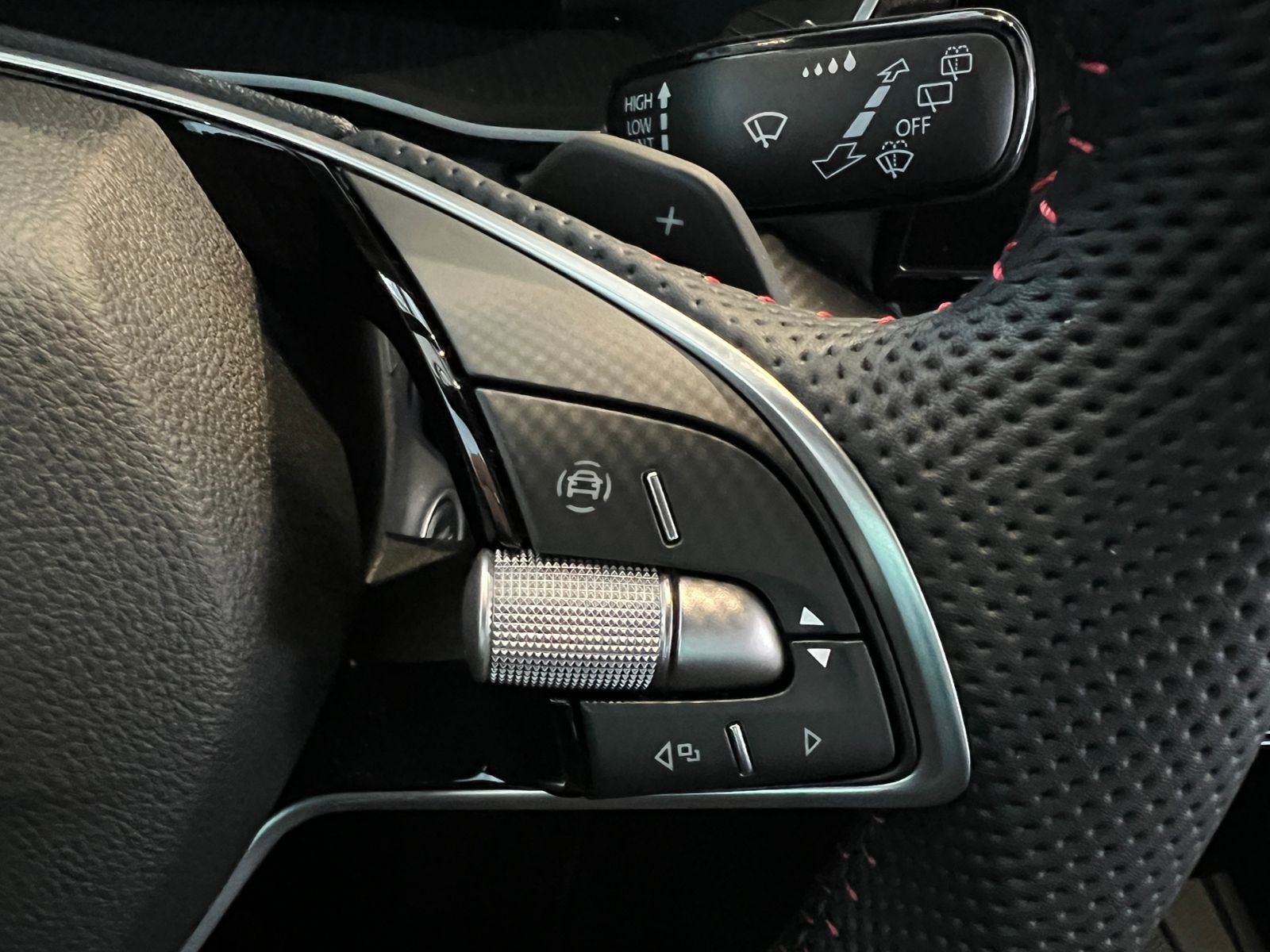 Fahrzeugabbildung SKODA Octavia Combi RS 2.0 TSI DSG *Panorama, AHK, Ind