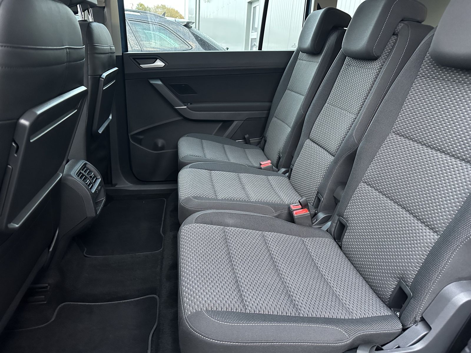 Fahrzeugabbildung Volkswagen Touran 2.0 TDI Comfortline NAV+LED+ACC+PP+EURO6D