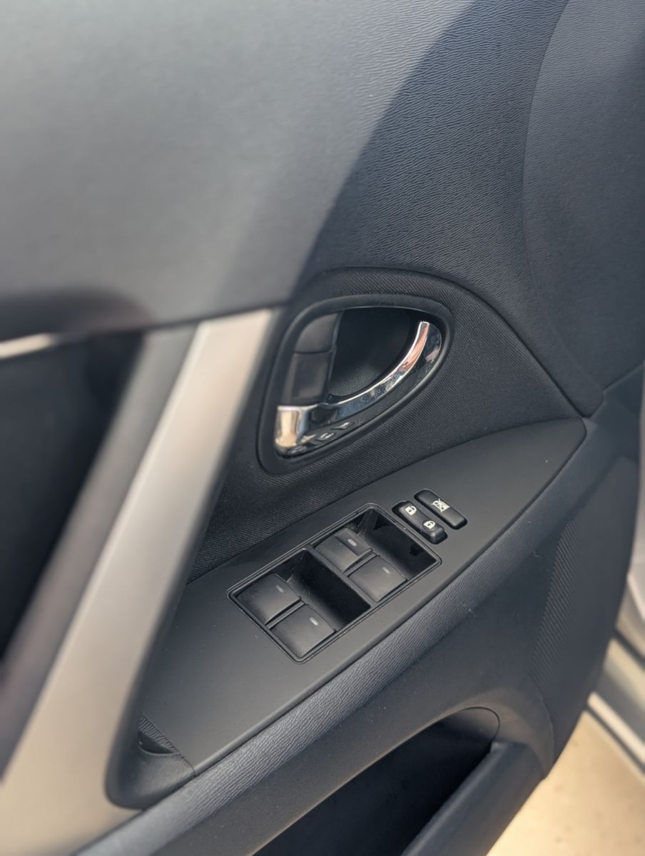 Fahrzeugabbildung Toyota Avensis Life Bi-XENON TEMPOMAT KLIMA KAMERA SHZ