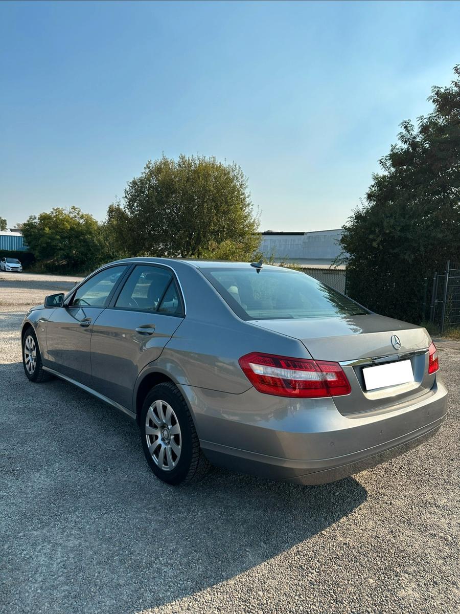 Mercedes-Benz E 220 CDI Aut. BlueEFFICIENCY Wartungsfrei AHK