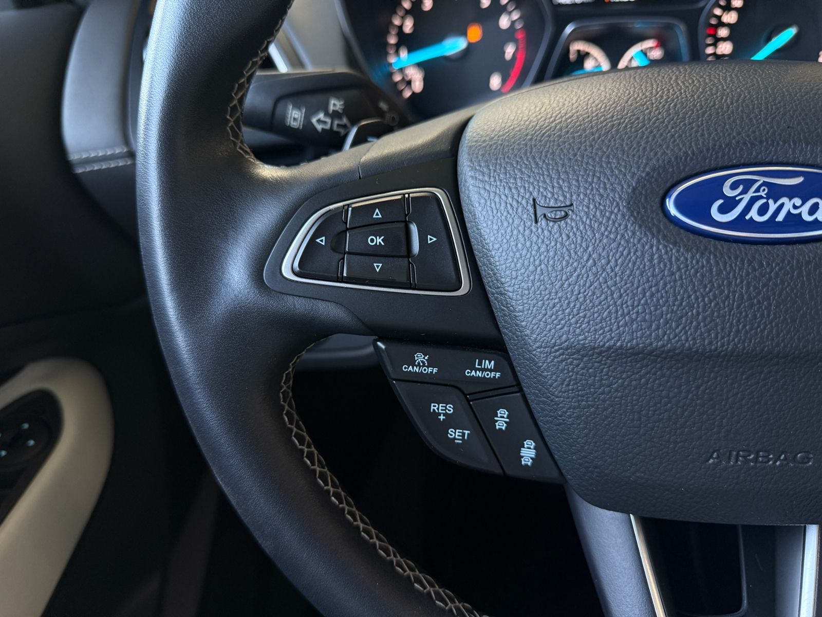 Fahrzeugabbildung Ford Kuga Vignale Allrad PANO AHK SONY XENON