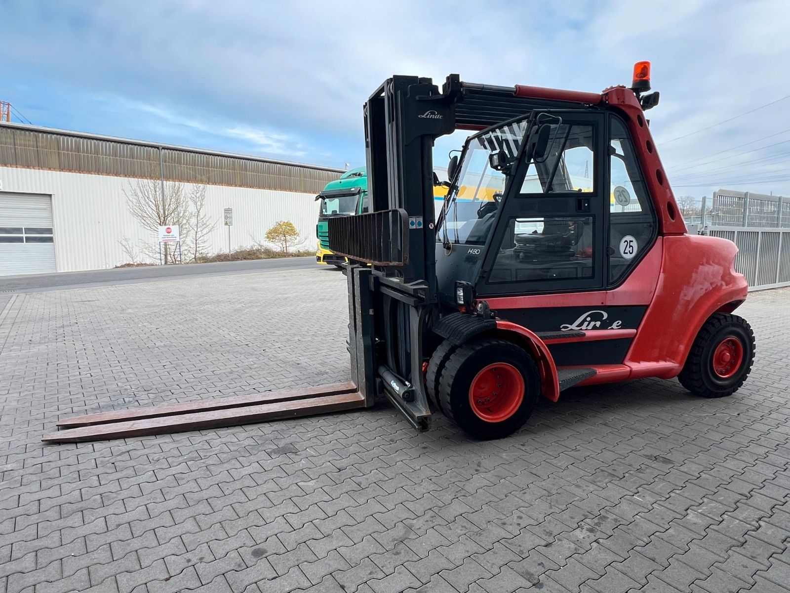 Fahrzeugabbildung Linde H80D-03 /900 / 4,5m / 4.043h / Verstellgerät SS