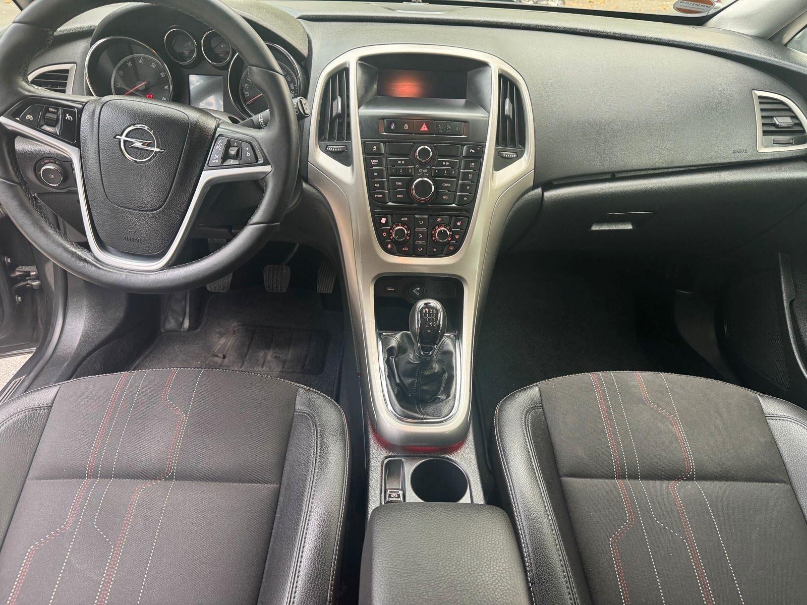 Opel Astra 2012 — photo 7