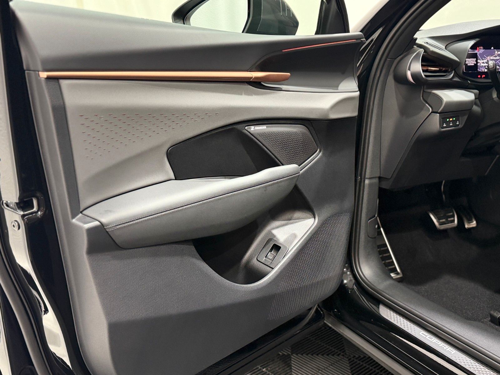 Fahrzeugabbildung CUPRA Terramar 2.0 TSI-4Drive-VZ-AHK-Memory