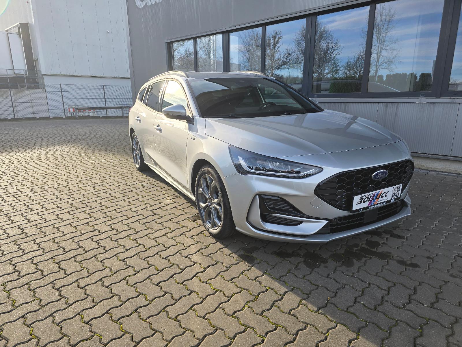Ford Focus Turnier ST-Line X; Navi, Kamera