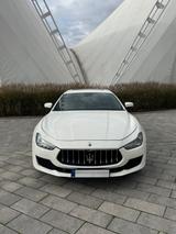 Maserati Ghibli 3.0 V6 TÜV 03/27, SOFT-Close, KEYLEES GO - weiße Maserati Ghibli