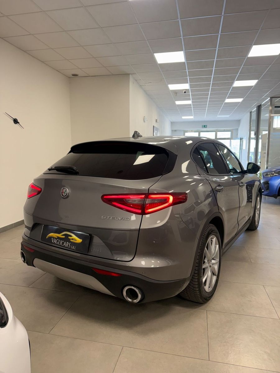 Alfa Romeo Stelvio 2.2 Turbodiesel 190 CV AT8 Q4