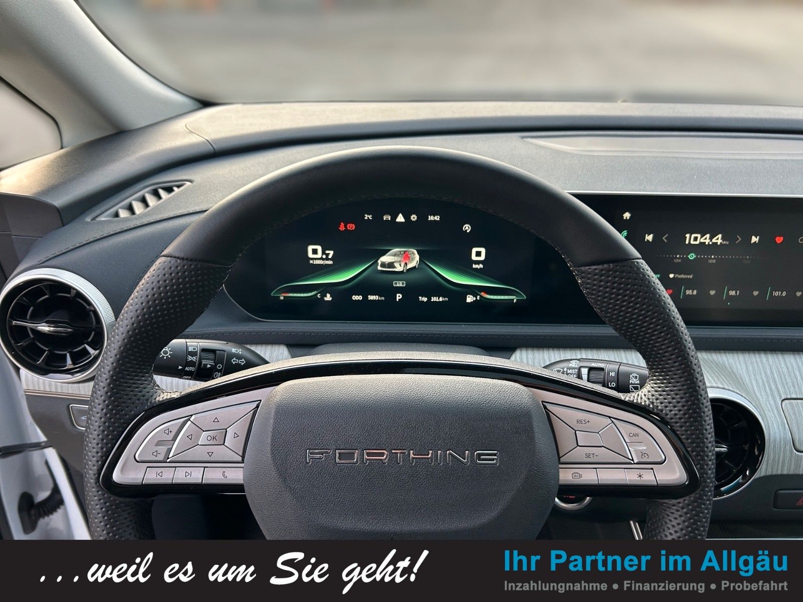 Fahrzeugabbildung DFSK FORTHING 4U 7SITZ 1.5T AT NOBLE AHK PANO