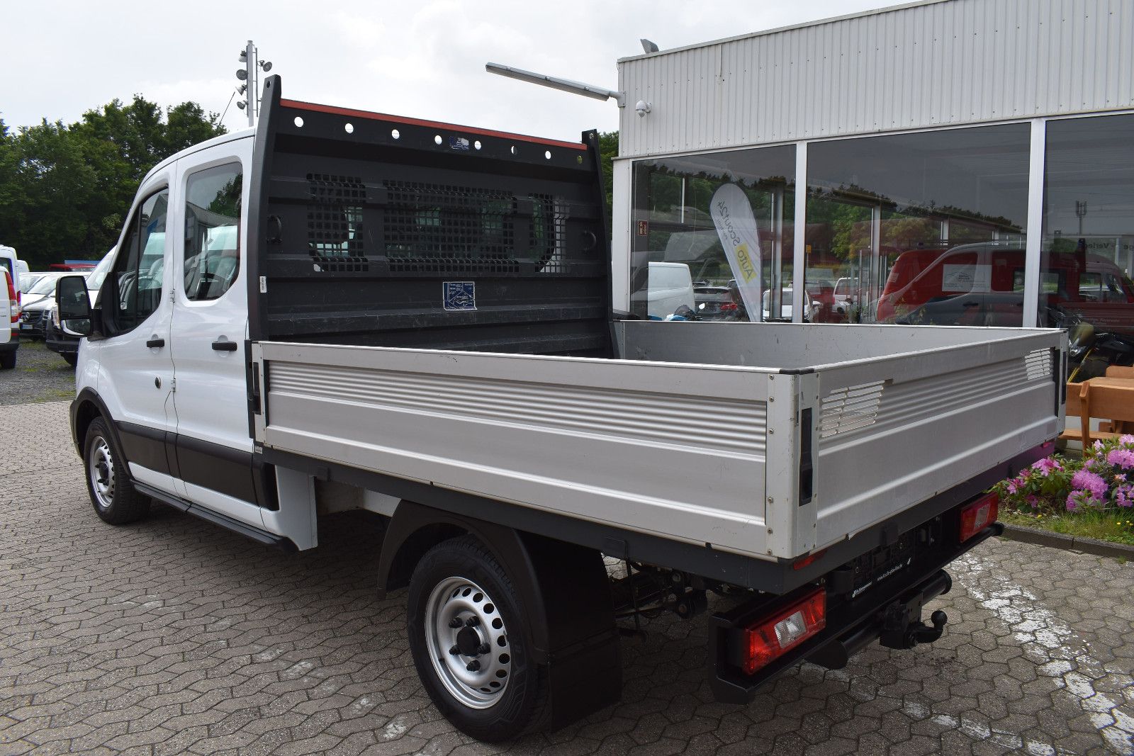 Fahrzeugabbildung Ford Transit Pritsche 310 L2 Doppelkabine *AHK*