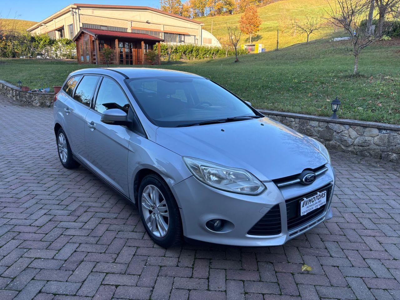 Ford Focus 2012 — вигляд ззаду