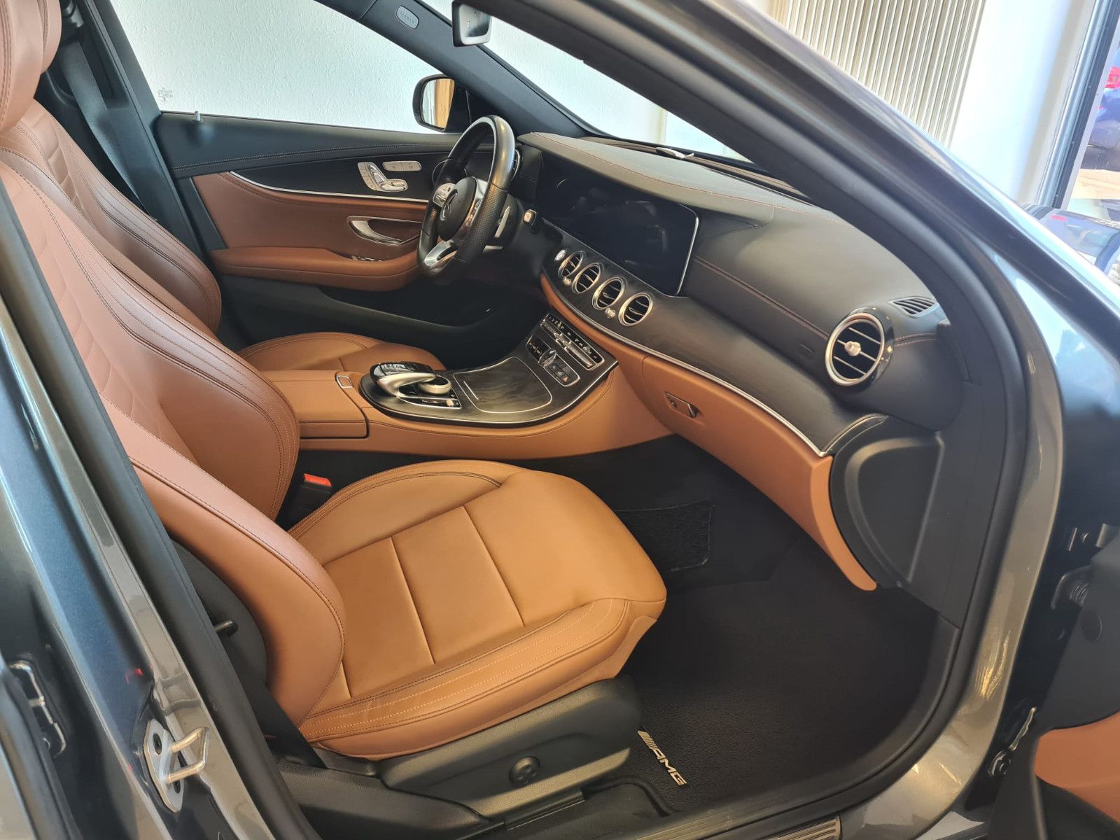 Fahrzeugabbildung Mercedes-Benz E 400 T-Modell 4Matic/ Multibeam / AHK / AMG