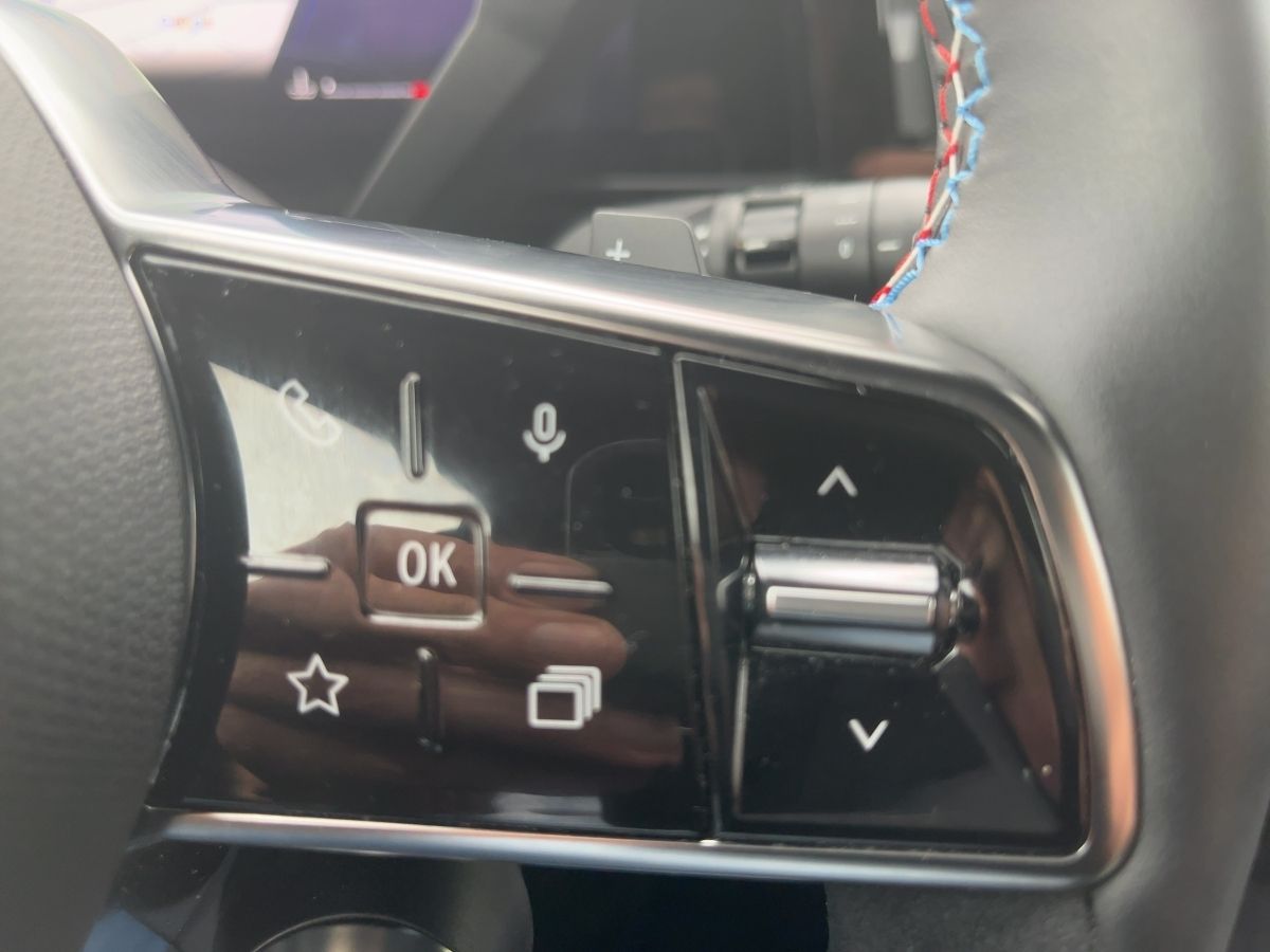 Fahrzeugabbildung Renault Austral Iconic Esprit Alpine Mild 160 Automatik - mit KI generiert/bearbeitet