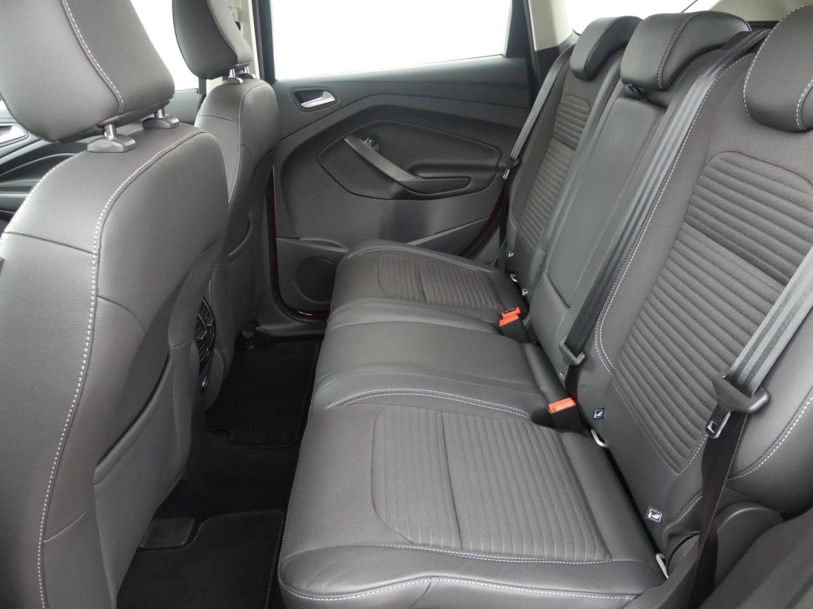 Fahrzeugabbildung Ford Kuga Titanium*Kamera*8-fach bereift