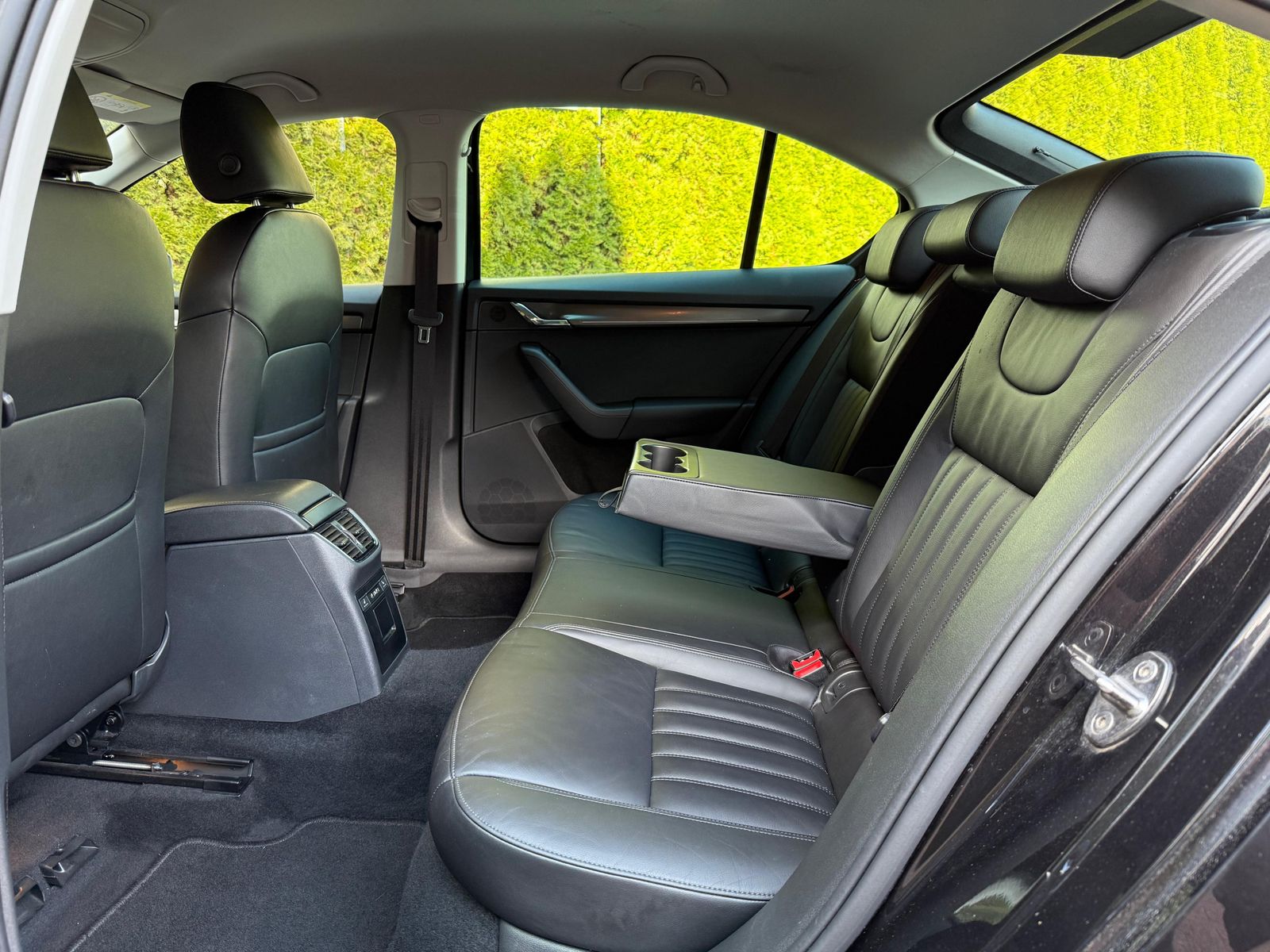Fahrzeugabbildung SKODA Octavia 1.6 TDI Premium Edition LED+KAM+TEMP+SHZ