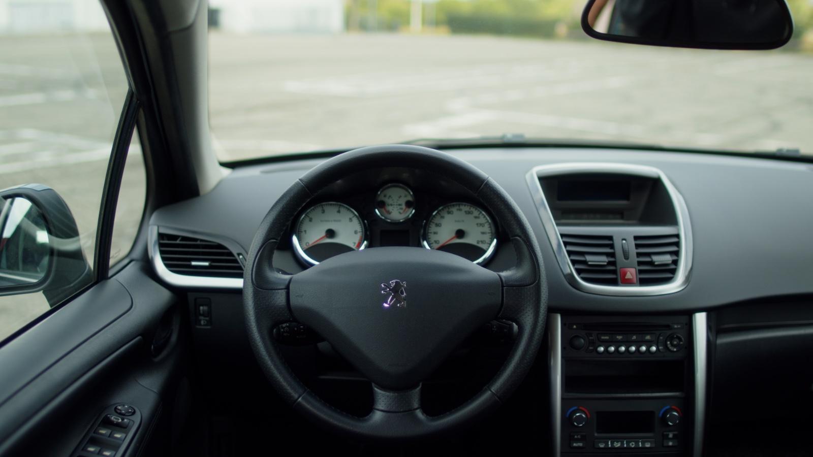 Peugeot 207 2011 — photo 7