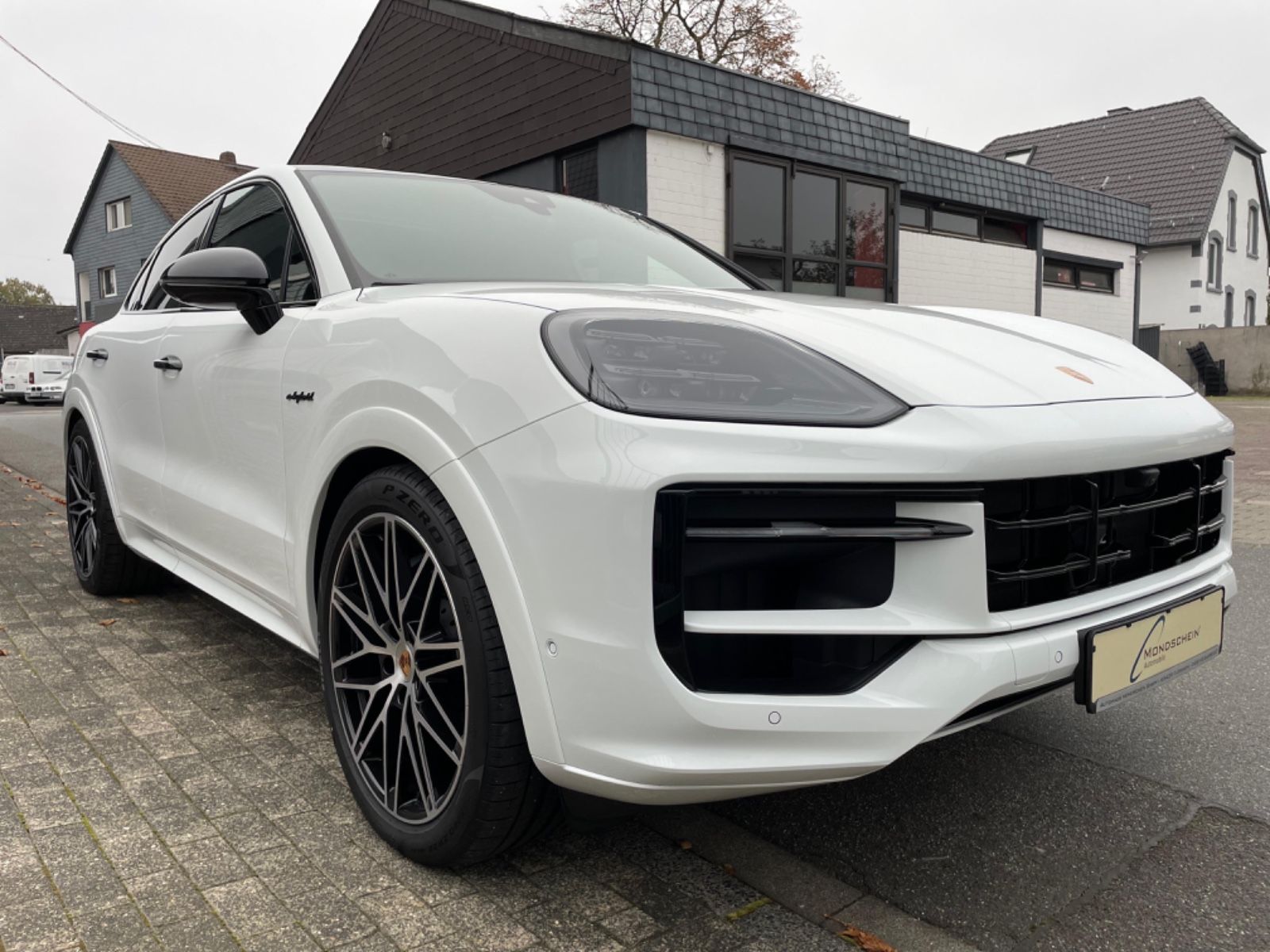 Fahrzeugabbildung Porsche Cayenne E-Hybrid Coupé |ACC|360°|SportDesign|22"