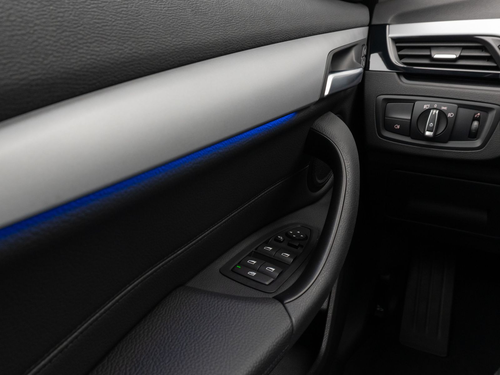 Fahrzeugabbildung BMW X1 xD20d ACC Kamera HUD DAB Memory Leder Panoram