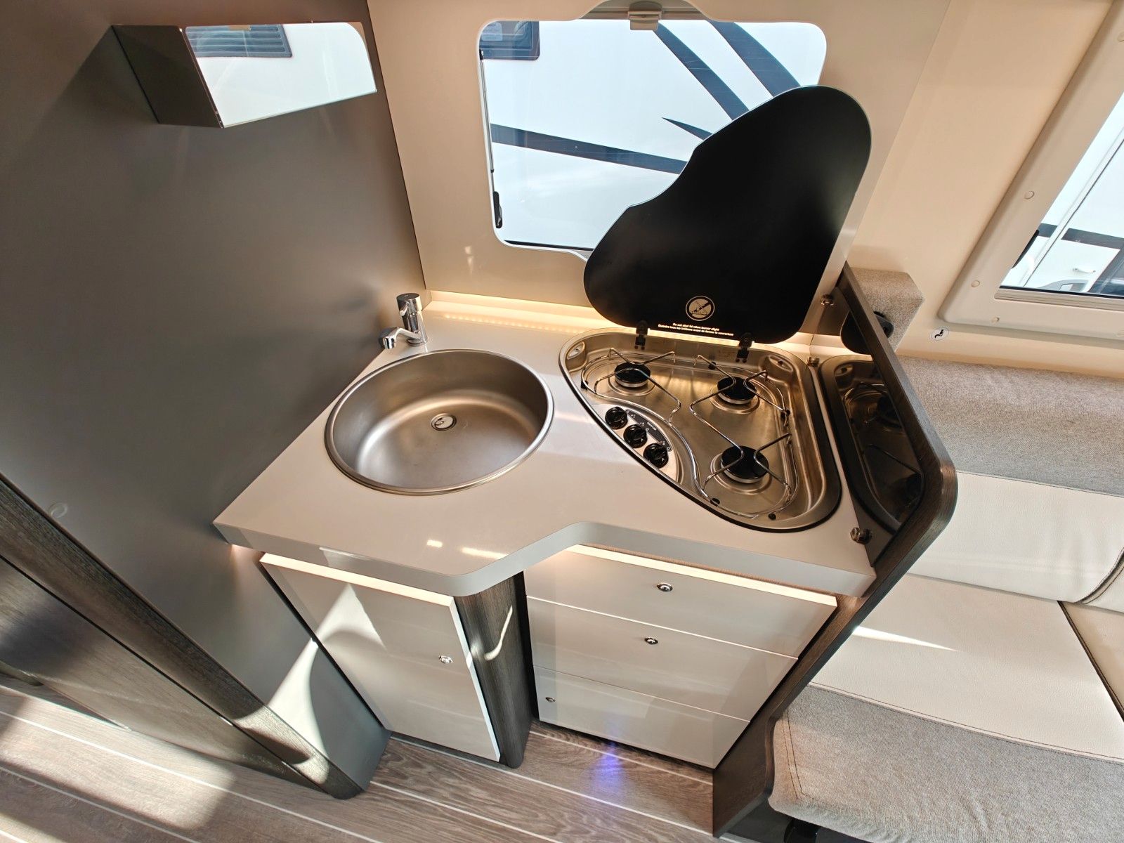 Fahrzeugabbildung Roller Team Kronos 287 TL - Face2Face, Hubbett, Einzelbetten