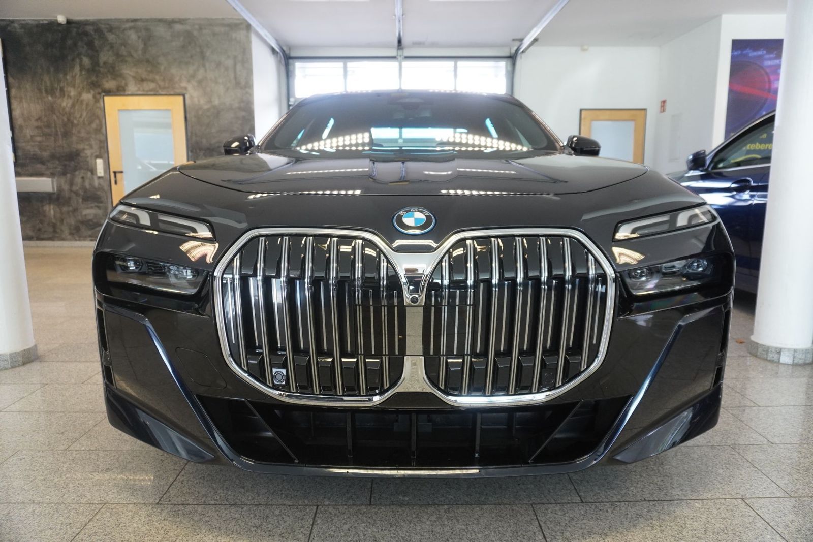 BMW 750 e xDrive M Sport/Panorama/B&W/Massage imagem 2