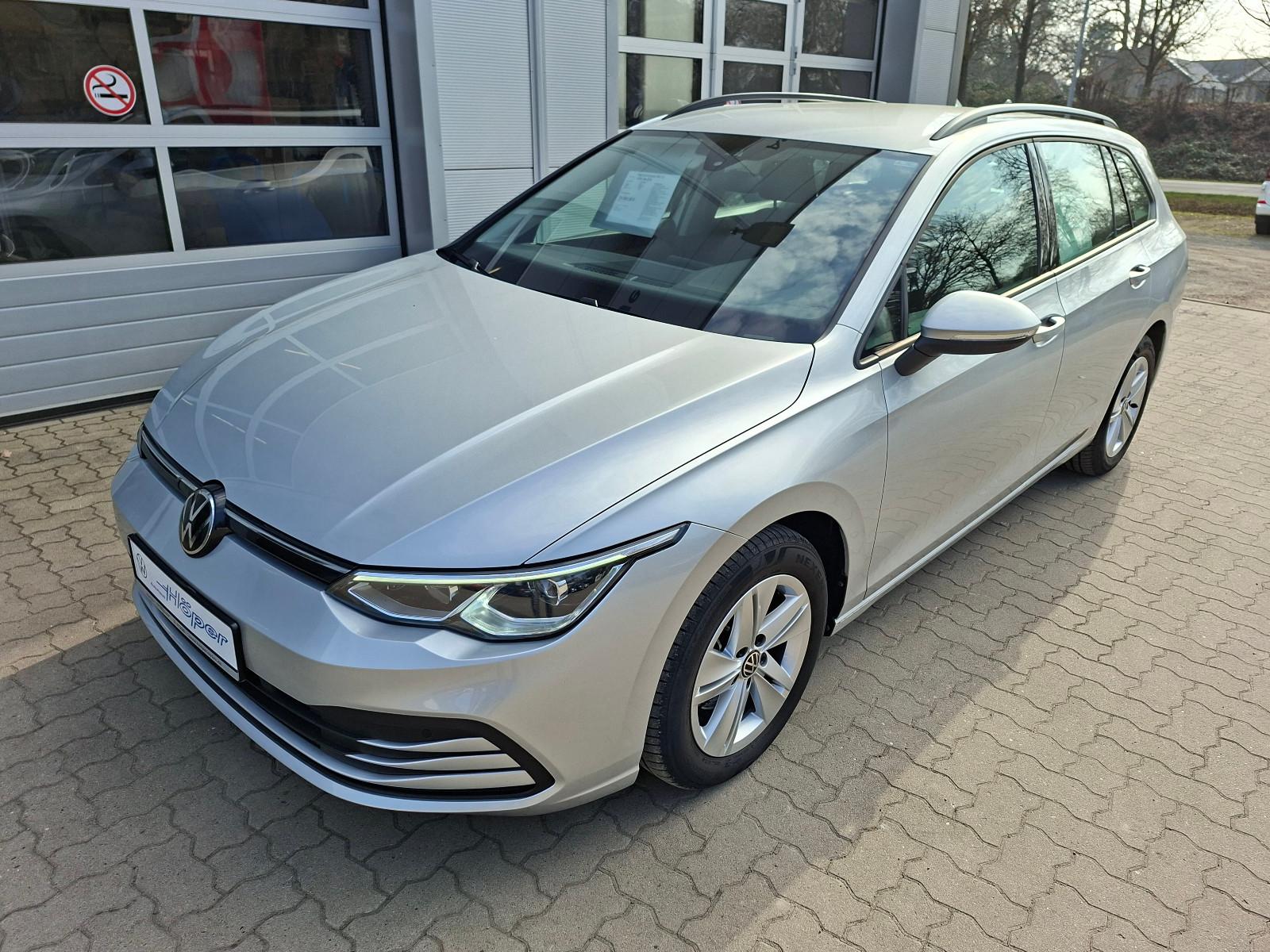 Volkswagen Golf Variant VIII 1.5 eTSI DSG Life+Winter+NAV