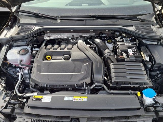 Fahrzeugabbildung Volkswagen Golf VIII Variant TSI Standheizg Kamera ACC LEDp