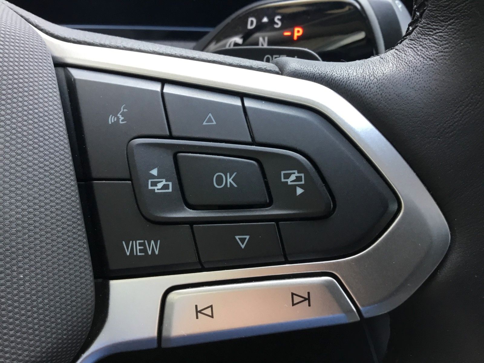 Fahrzeugabbildung Volkswagen Tiguan 1.5 eTSI DSG+AHK+LED+Kamera+Sitzheizung