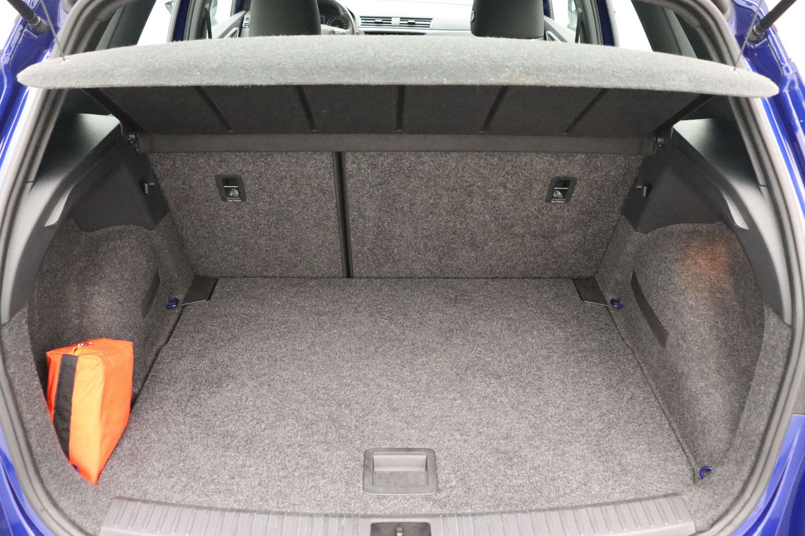 Fahrzeugabbildung SEAT Arona 1.5 FR-Design NAVI AHK KAMERA