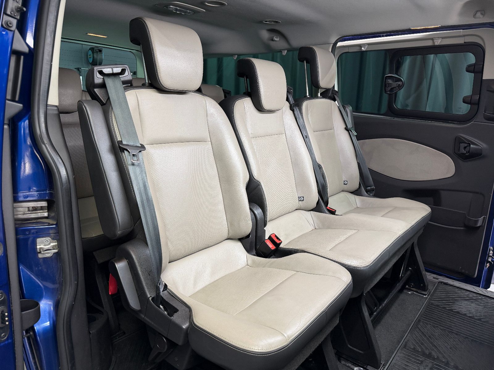 Fahrzeugabbildung Ford Tourneo Custom 300|AC|PDC|NAVI|8-SITZE