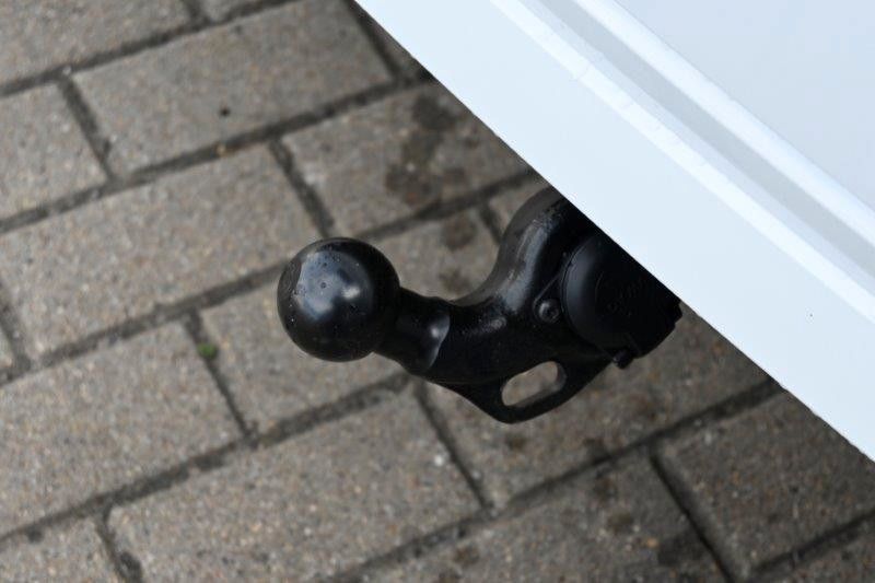 Fahrzeugabbildung SKODA Octavia Combi 2.0 TDI DSG Selection Plus AHK*NAV