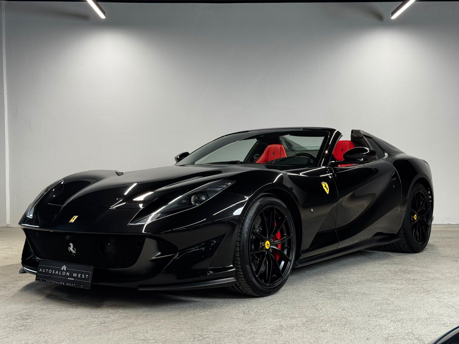 FERRARI 812