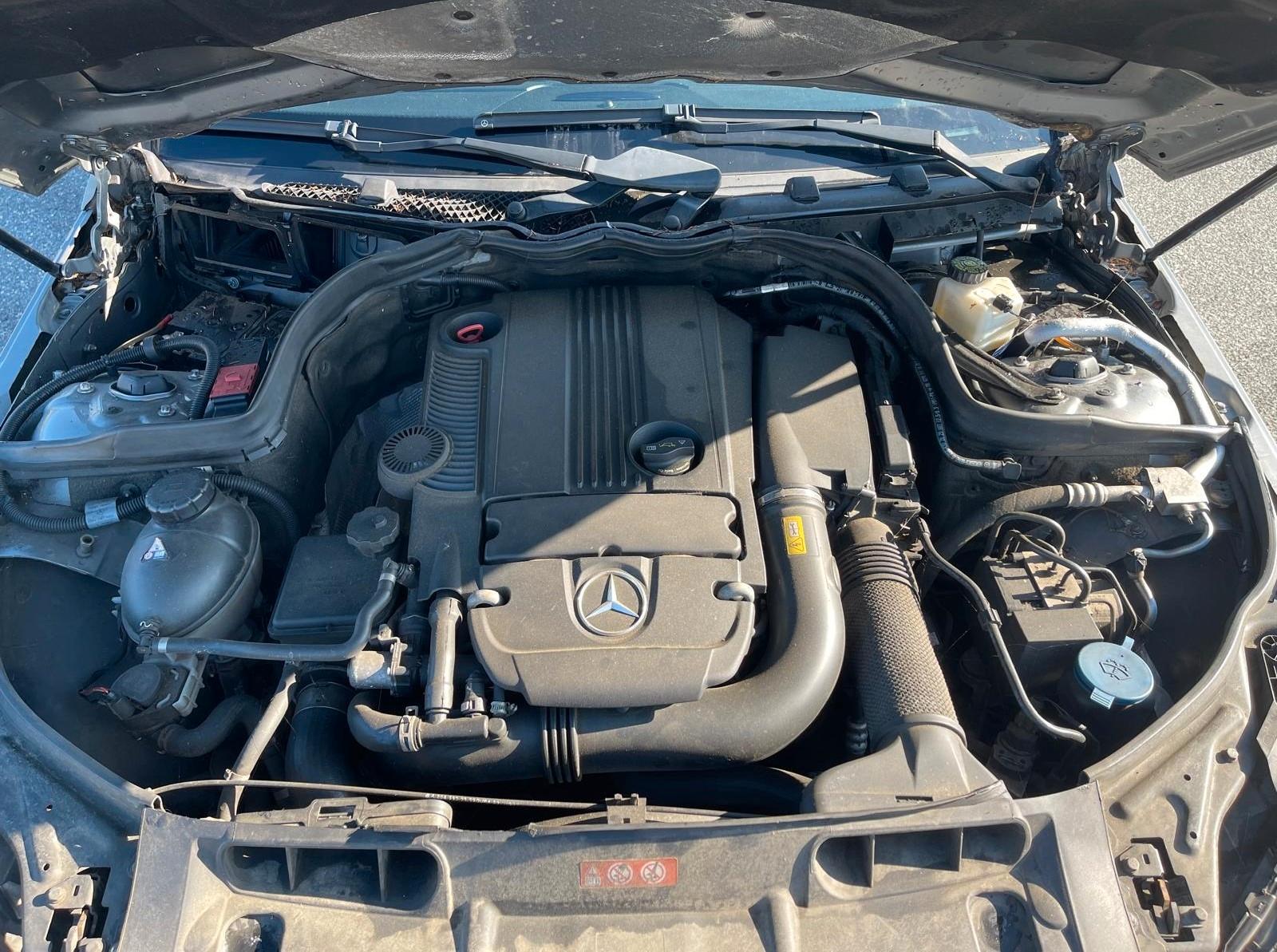 Mercedes-Benz C180 2011 — photo 11
