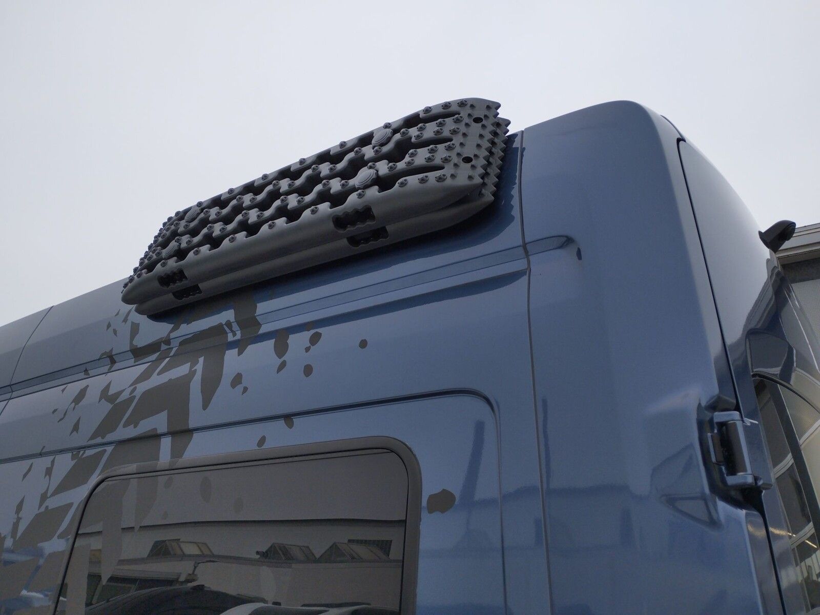 Fahrzeugabbildung Karmann Dexter 4x4 DE 570 AW Klima, RFK, El. Trittstufe