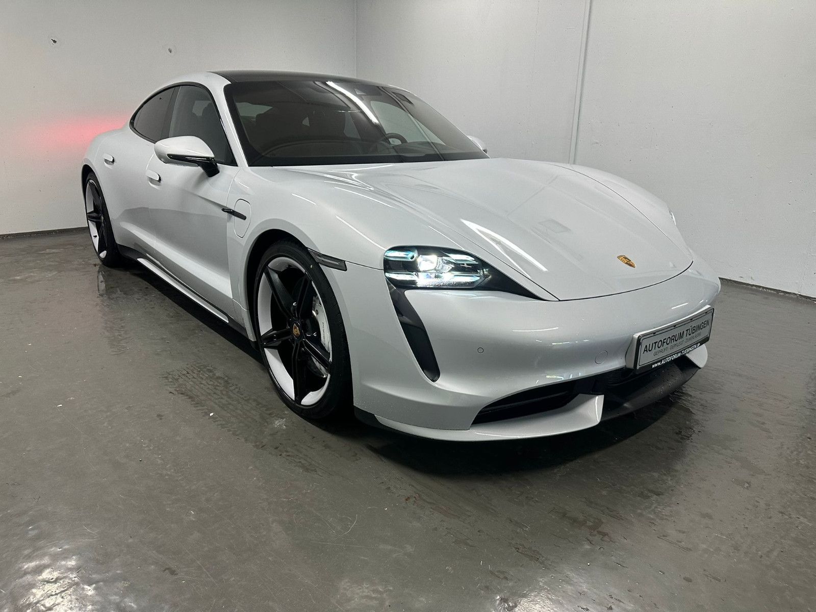 Fahrzeugabbildung Porsche Taycan Turbo *VOLL*KERAMIC*PANORAMA*