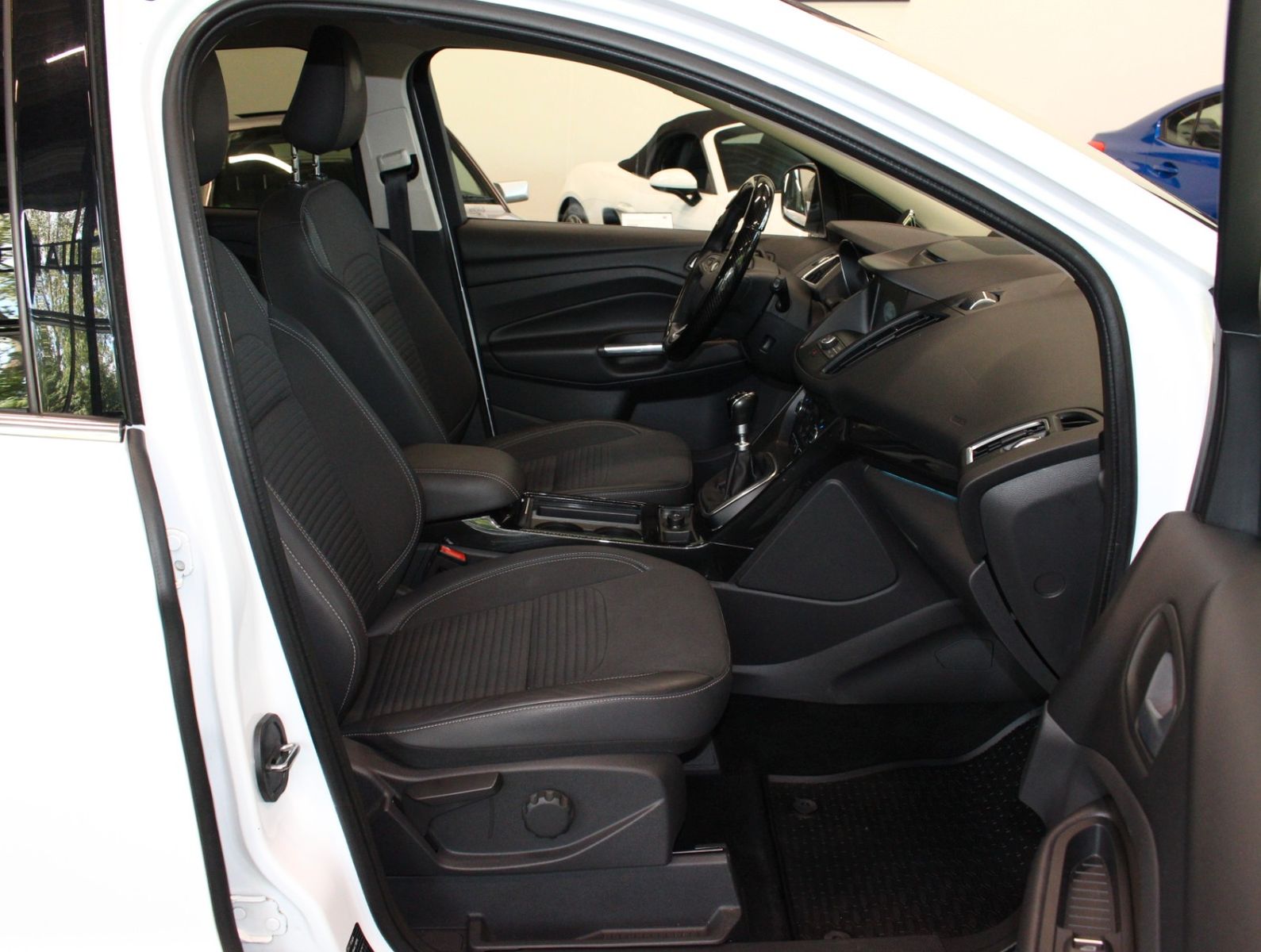 Fahrzeugabbildung Ford Kuga 1,5 EcoBoost 4x2 Titanium*Kamera*Navi