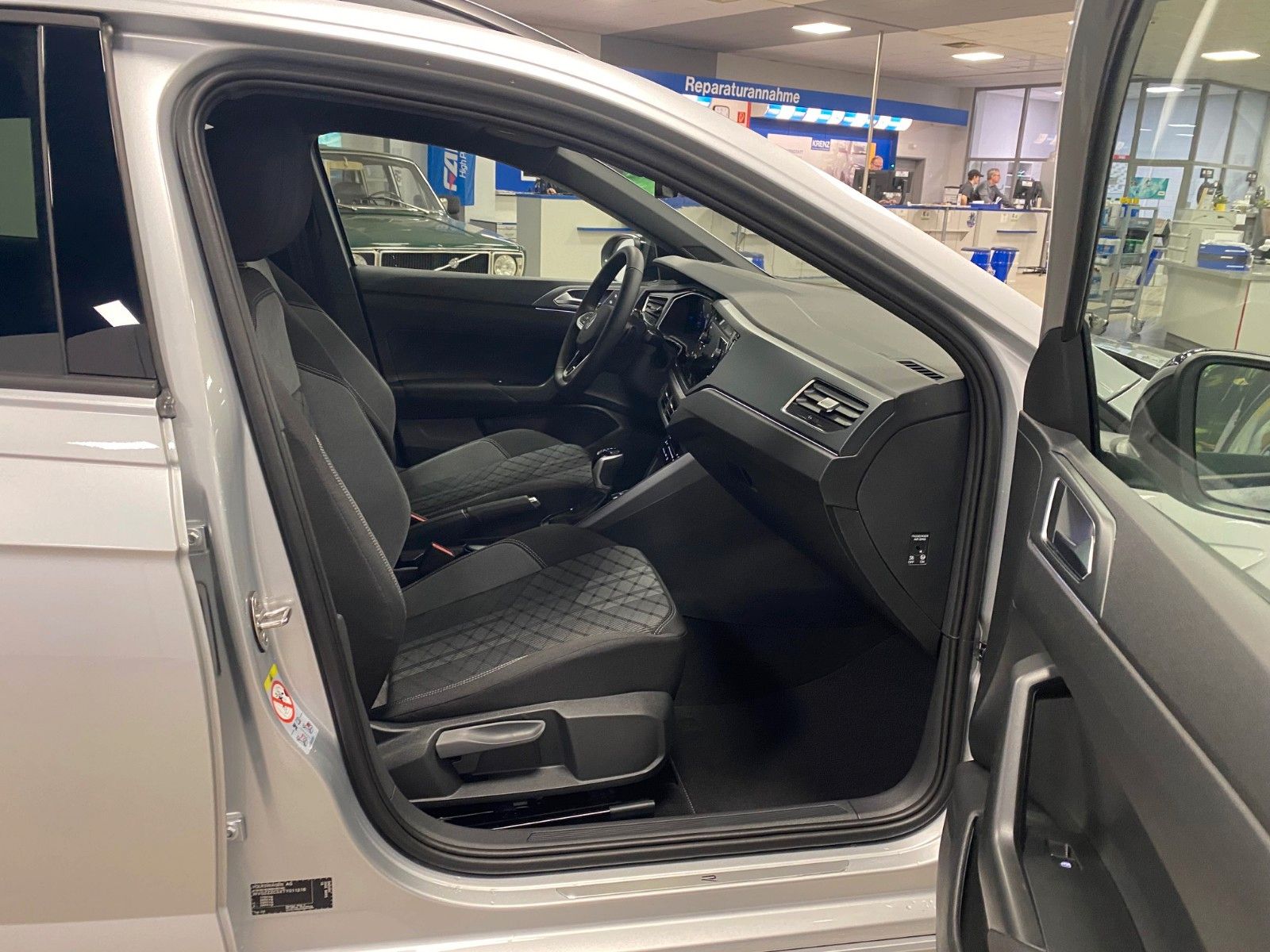 Fahrzeugabbildung Volkswagen Taigo 1.5 TSI DSG R-LINE+Black Style+ACC+Matrix+