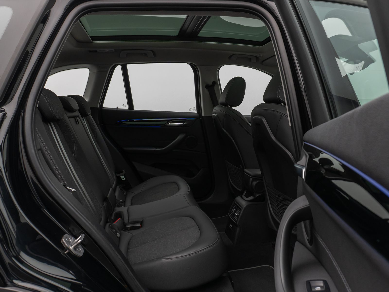 Fahrzeugabbildung BMW X1 xD20i Sport Line Panorama Kamera HUD DAB HiFi